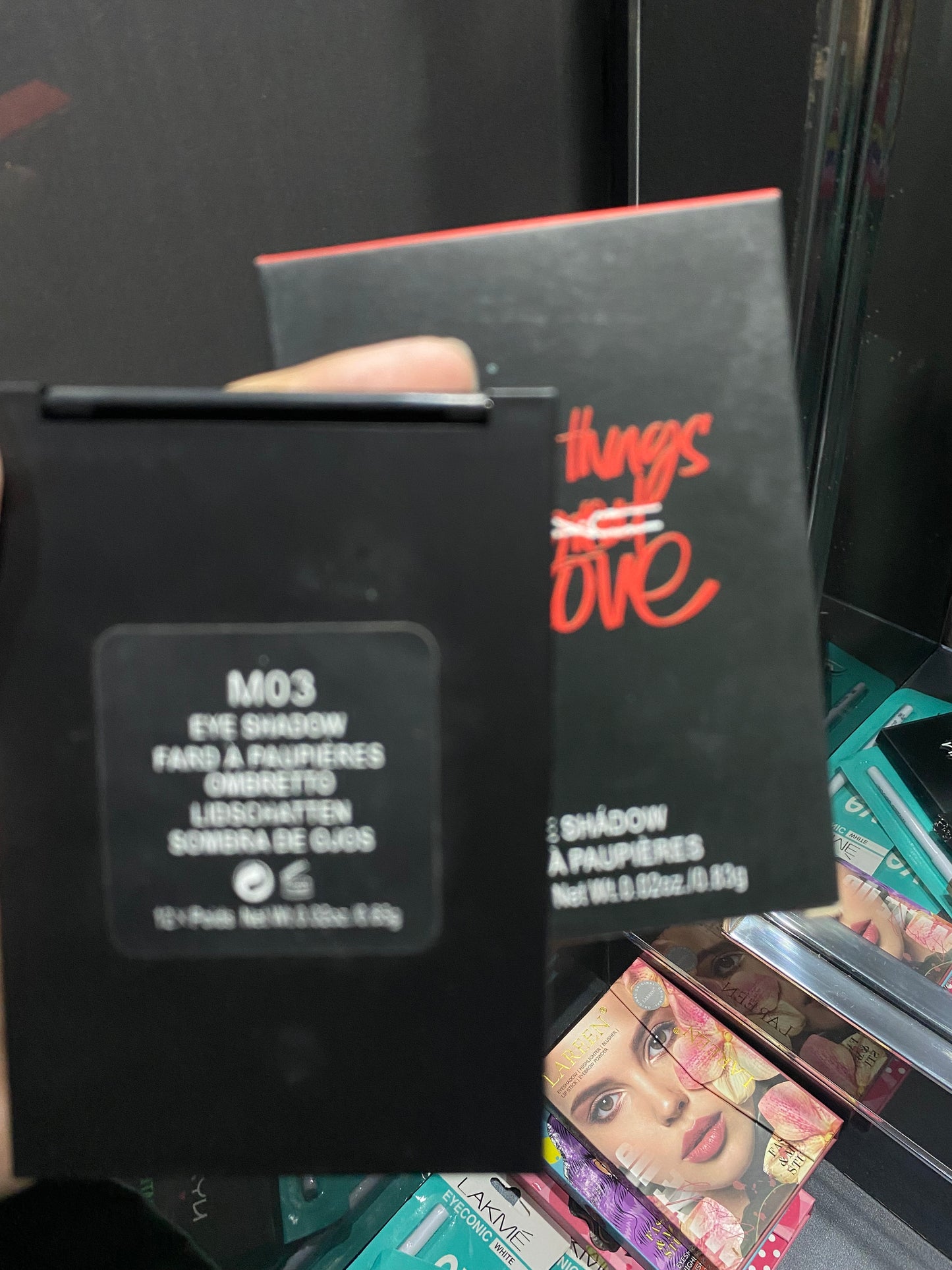 9 -Shade Eyeshadow palette | Mix of matte, shimmer, and metallic finishes